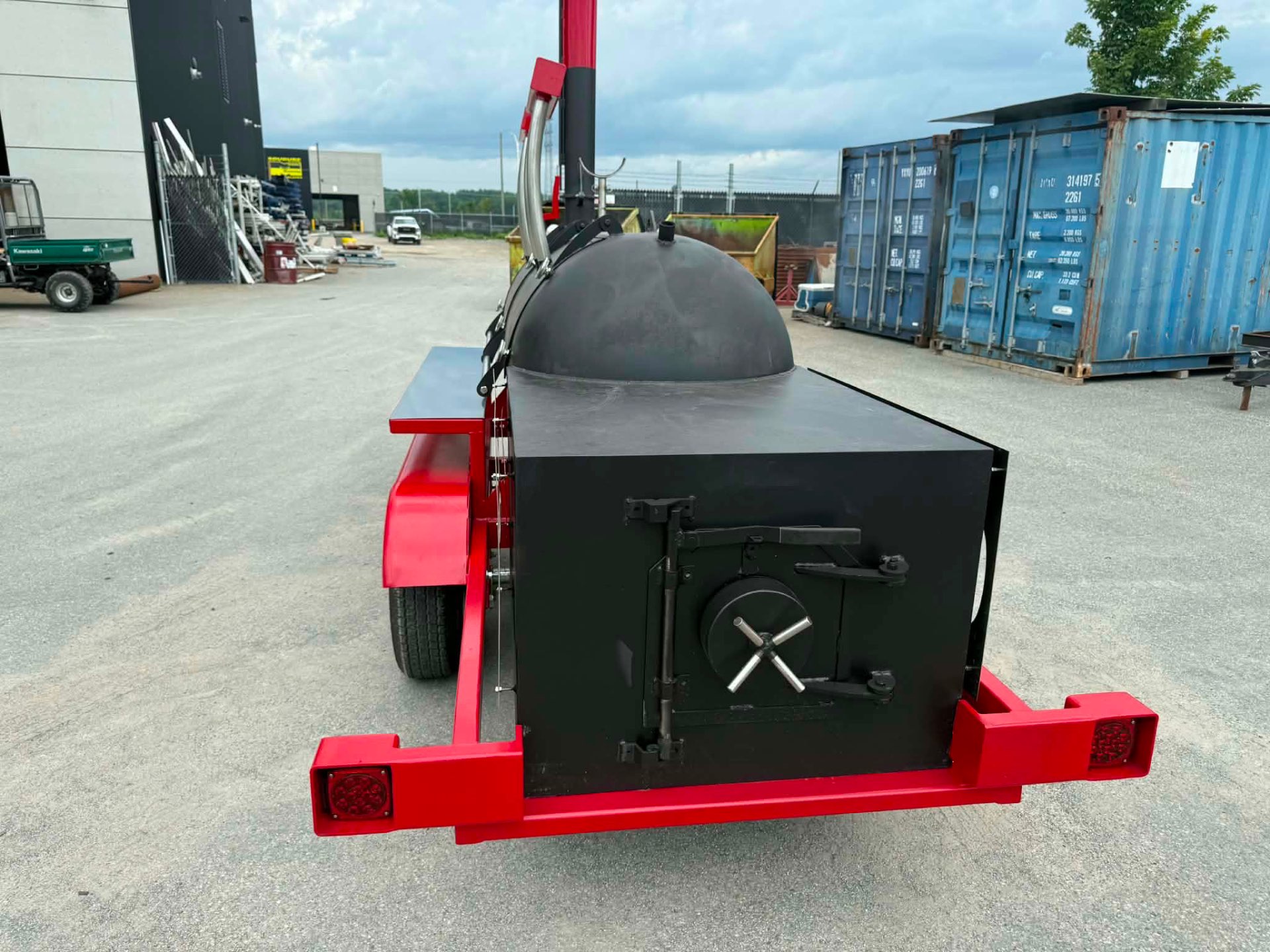 Firebox arrière, porte en acier et bouchon d'évacuation